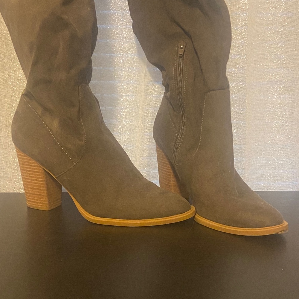 Chic Black Heeled Boots for Women